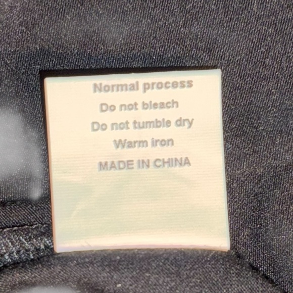 NWT Black T-Shirt with Red Glitter Lips Plus 4X - Picture 13 of 14